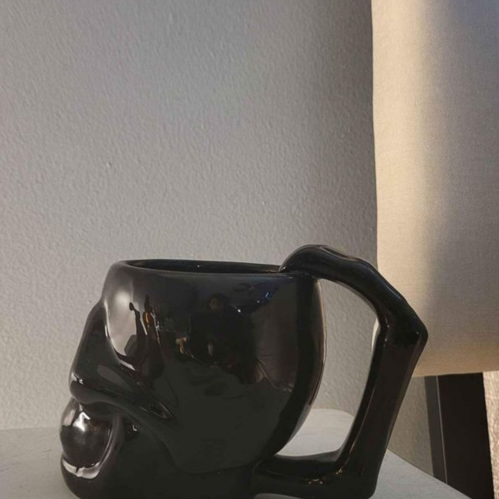 Black skull mug